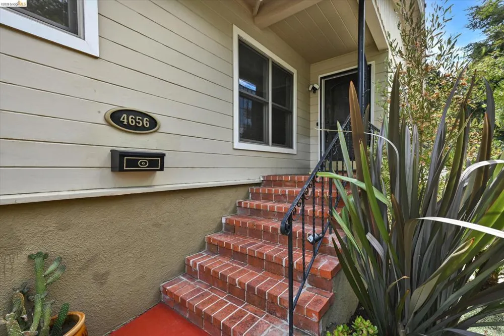 4656 Redding St Oakland, CA 94619