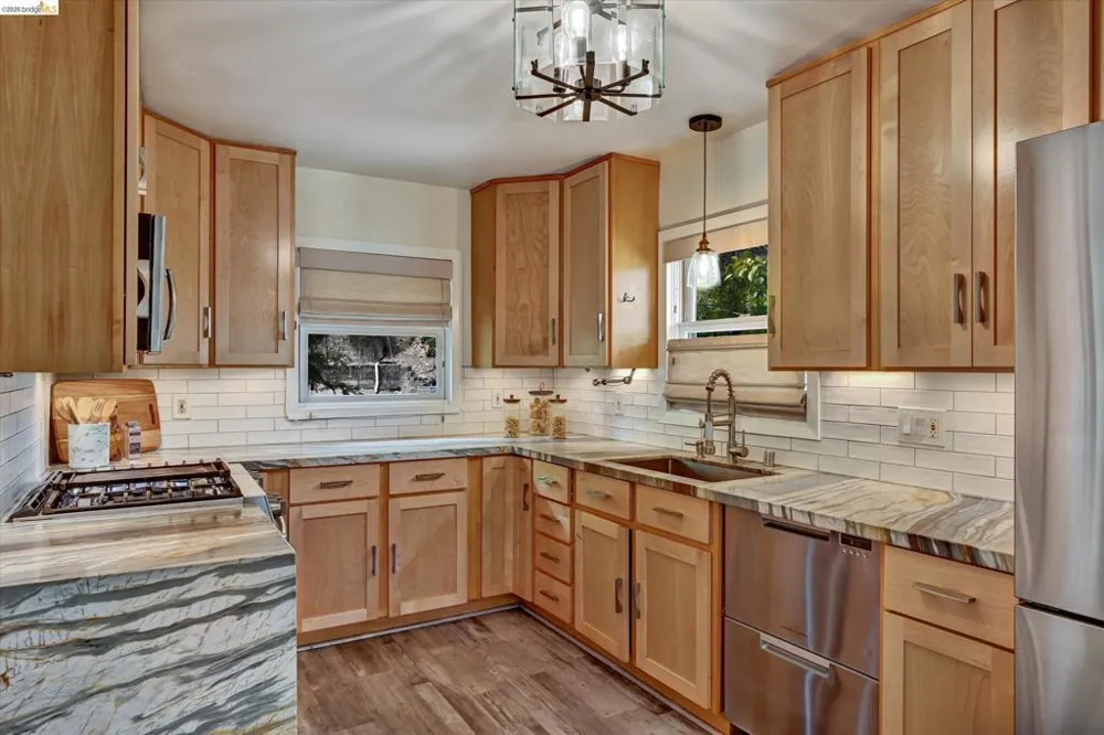 4656 Redding St Oakland, CA 94619