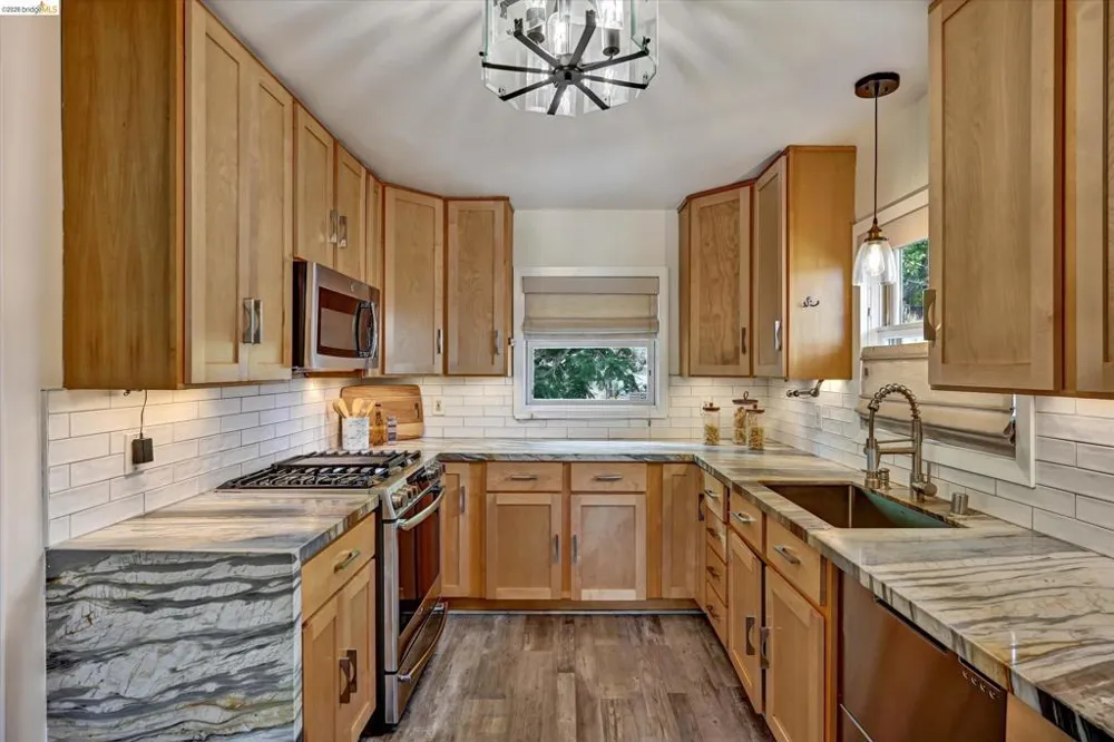 4656 Redding St Oakland, CA 94619