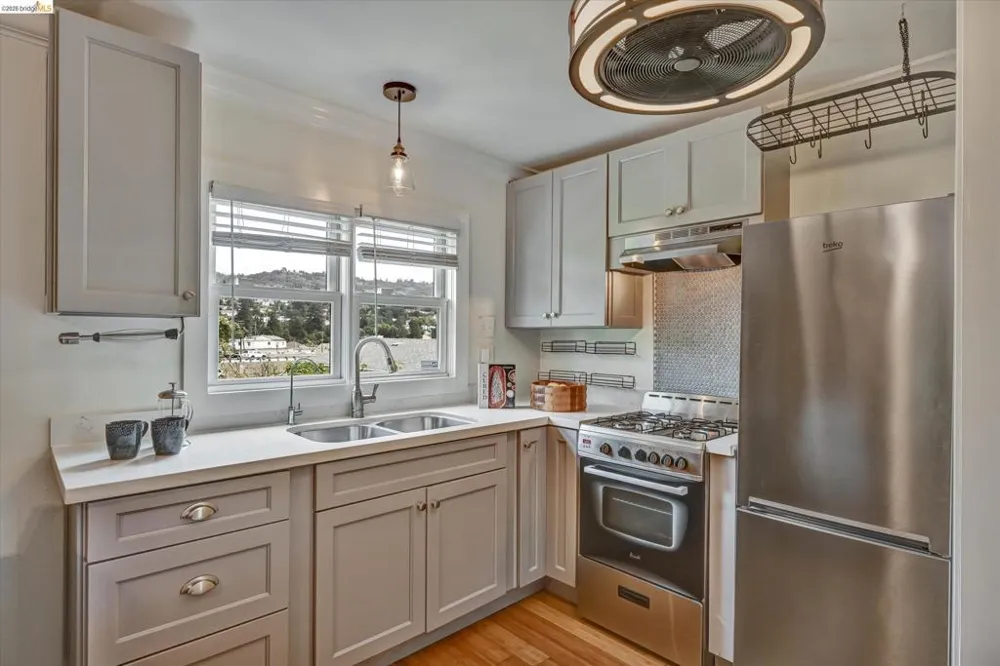 4656 Redding St Oakland, CA 94619