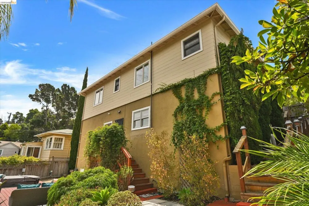 4656 Redding St Oakland, CA 94619