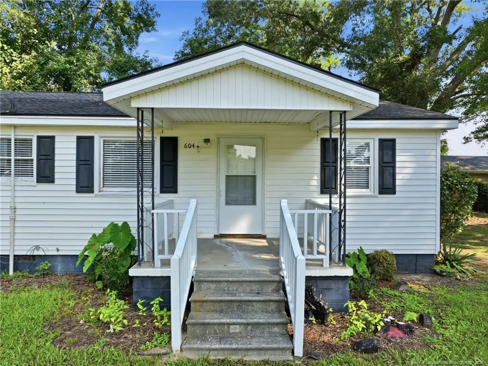 604 Calhoun Street Clinton, NC 28328