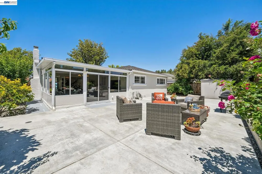 2485 Medallion Dr Union City, CA 94587
