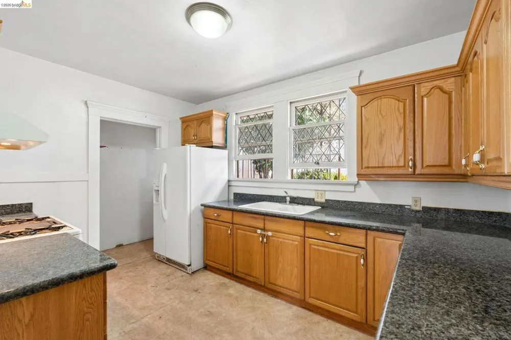 521 Zorah St Oakland, CA 94606