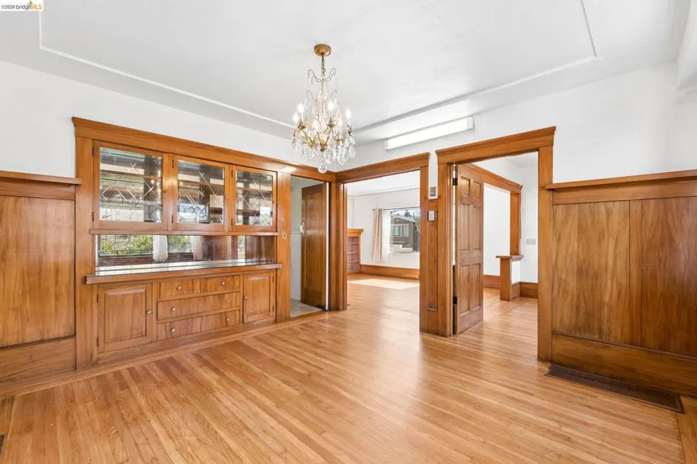 521 Zorah St Oakland, CA 94606