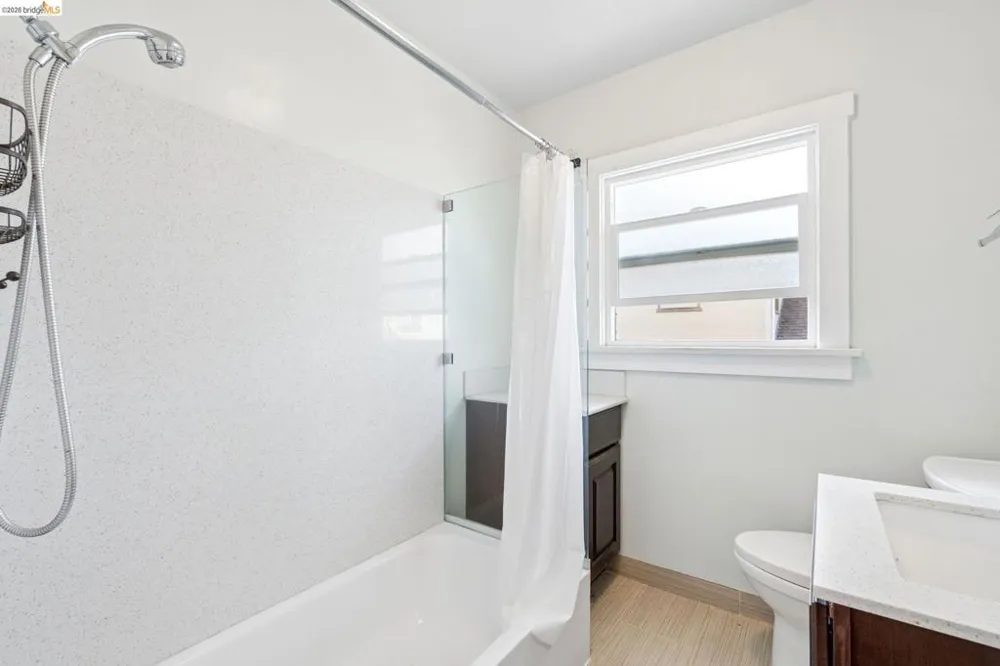 521 Zorah St Oakland, CA 94606