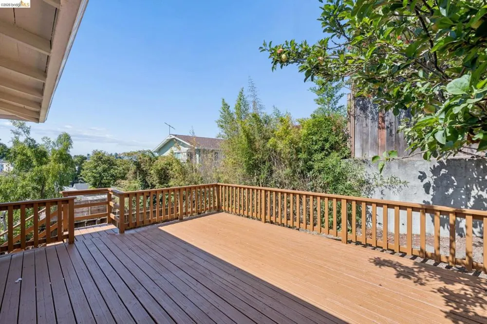 521 Zorah St Oakland, CA 94606