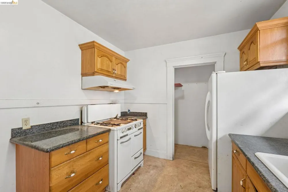 521 Zorah St Oakland, CA 94606