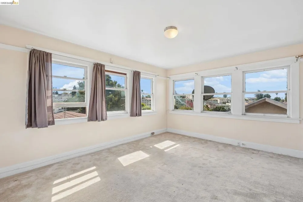 521 Zorah St Oakland, CA 94606