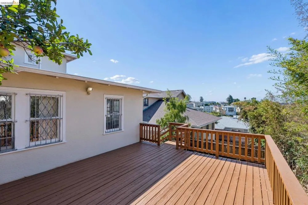 521 Zorah St Oakland, CA 94606