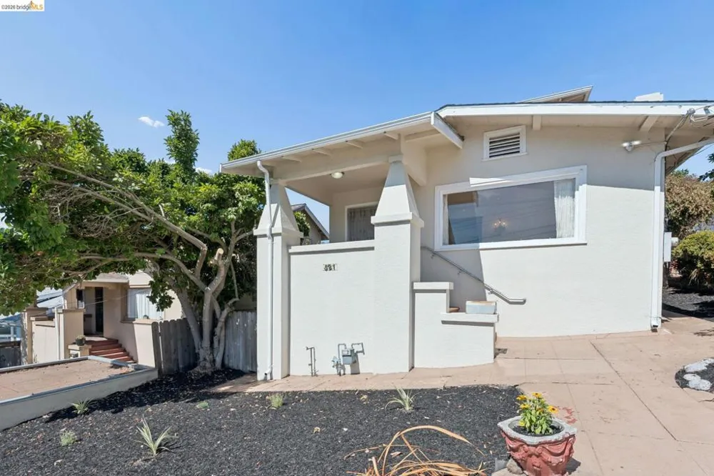 521 Zorah St Oakland, CA 94606