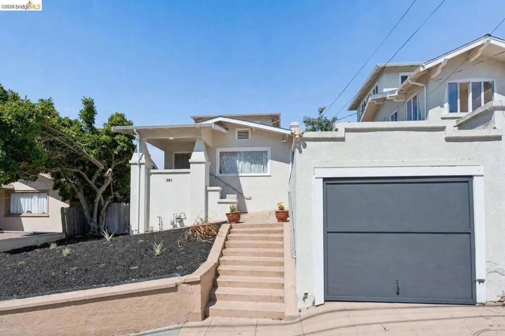 521 Zorah St Oakland, CA 94606
