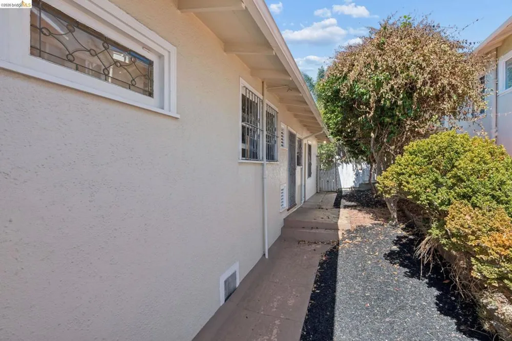 521 Zorah St Oakland, CA 94606