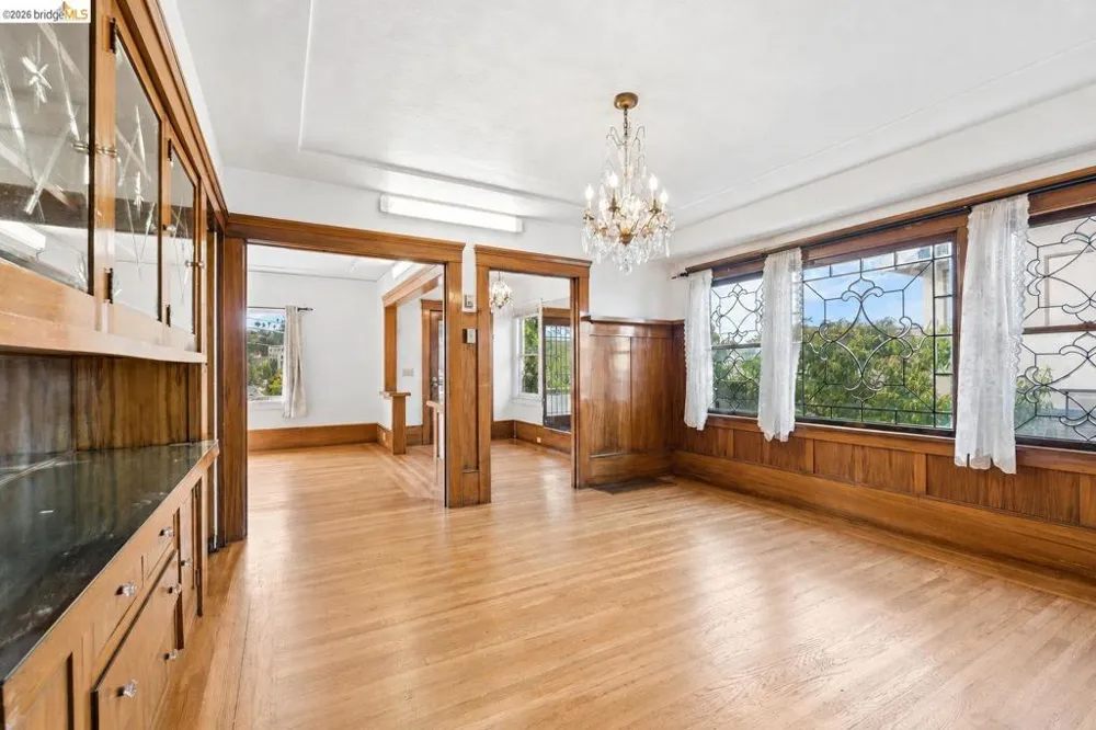 521 Zorah St Oakland, CA 94606