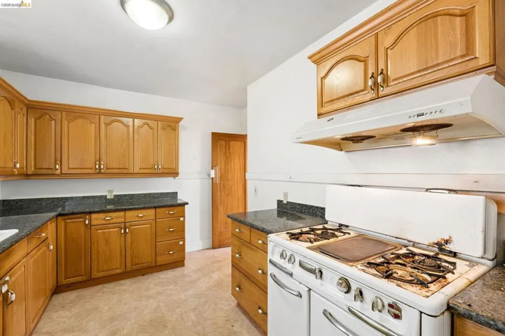 521 Zorah St Oakland, CA 94606