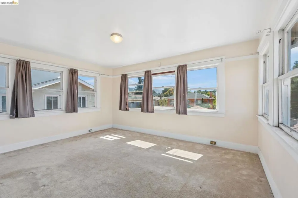 521 Zorah St Oakland, CA 94606