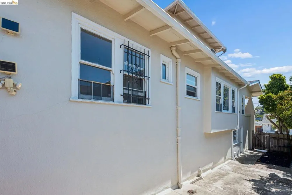 521 Zorah St Oakland, CA 94606