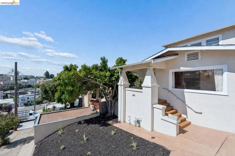 521 Zorah St Oakland, CA 94606