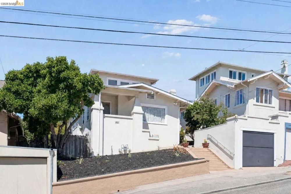 521 Zorah St Oakland, CA 94606