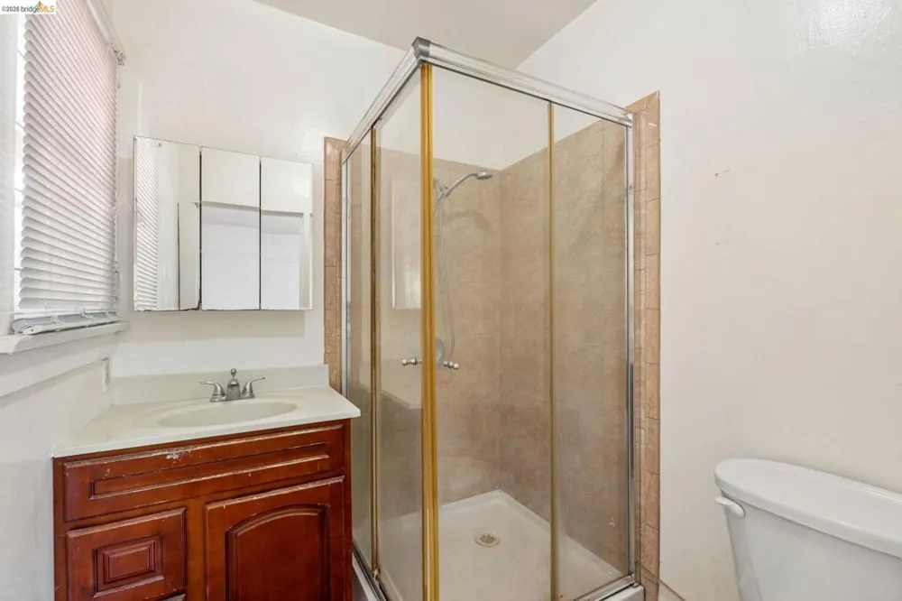 521 Zorah St Oakland, CA 94606