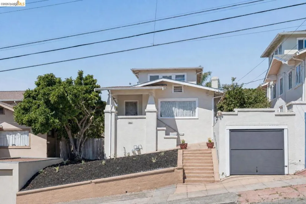 521 Zorah St Oakland, CA 94606