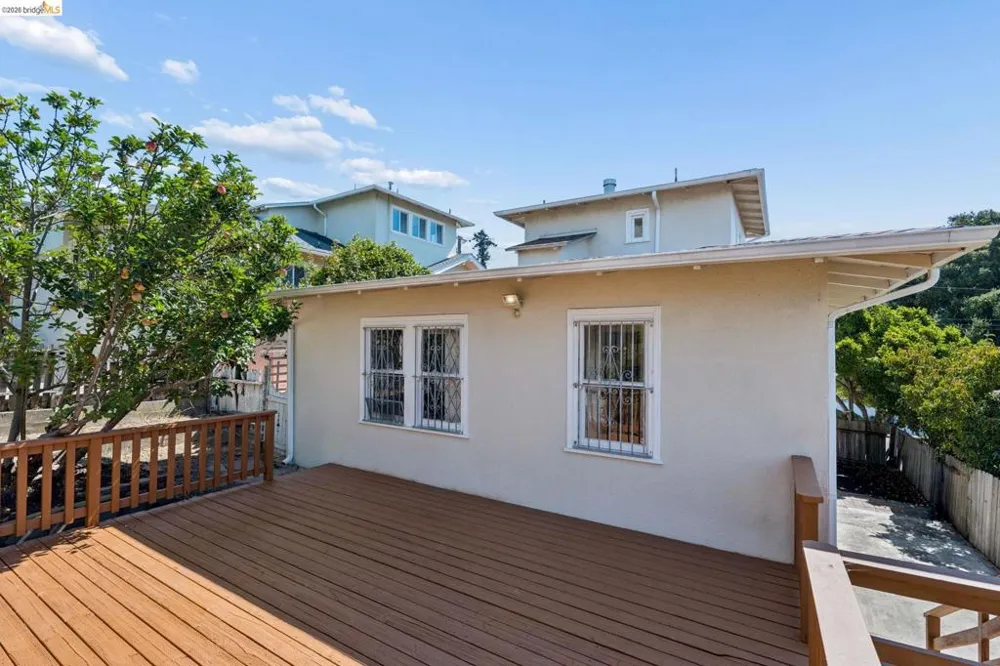 521 Zorah St Oakland, CA 94606