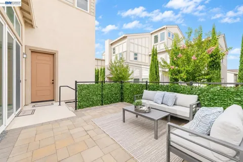 4398 Healdsburg Way