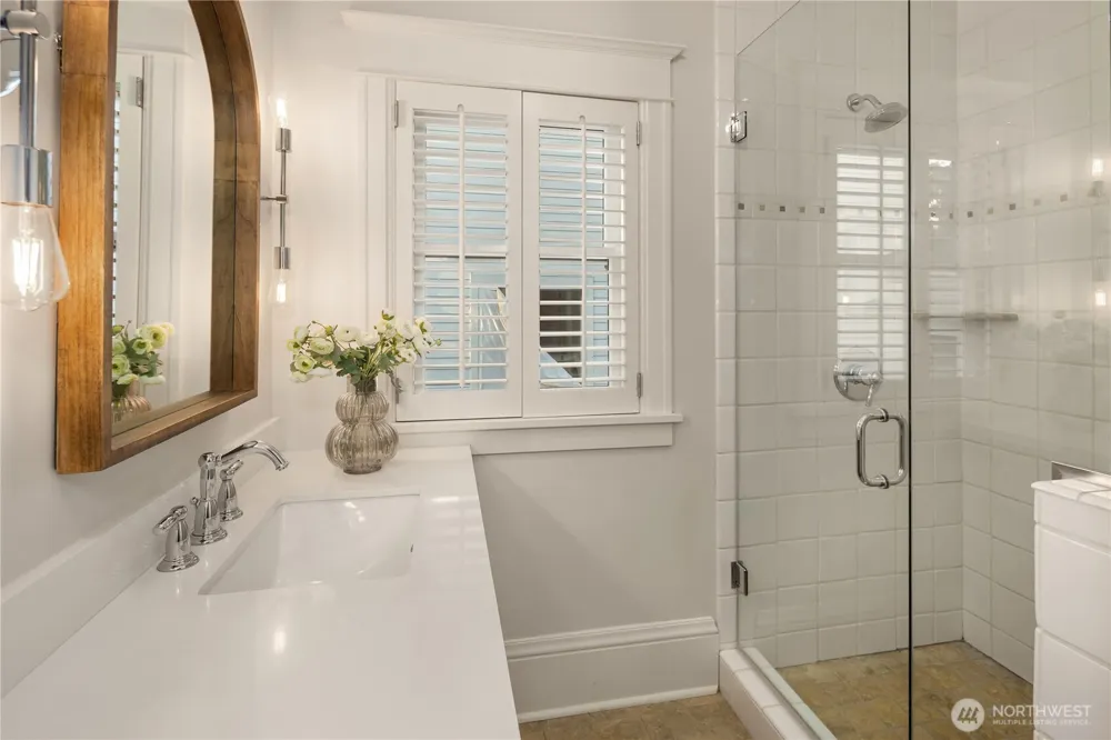 716 15th Avenue E Seattle, WA 98112