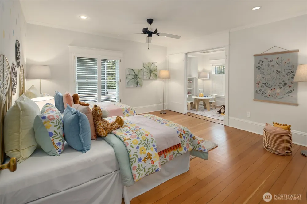 716 15th Avenue E Seattle, WA 98112