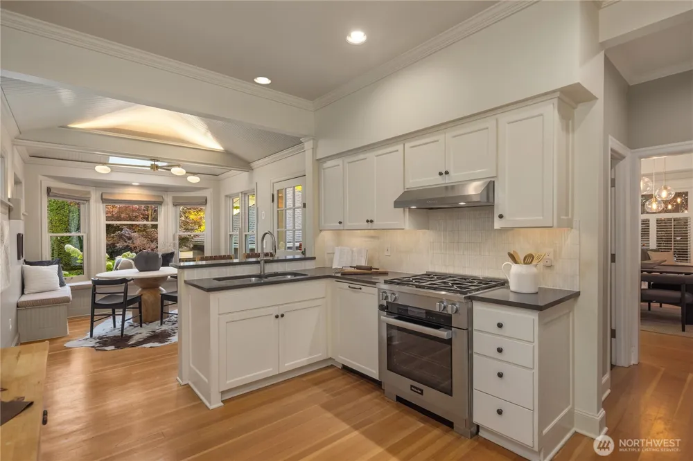 716 15th Avenue E Seattle, WA 98112