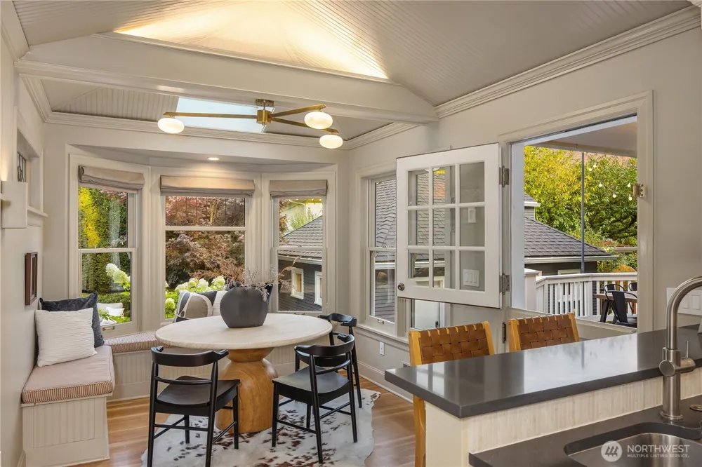 716 15th Avenue E Seattle, WA 98112