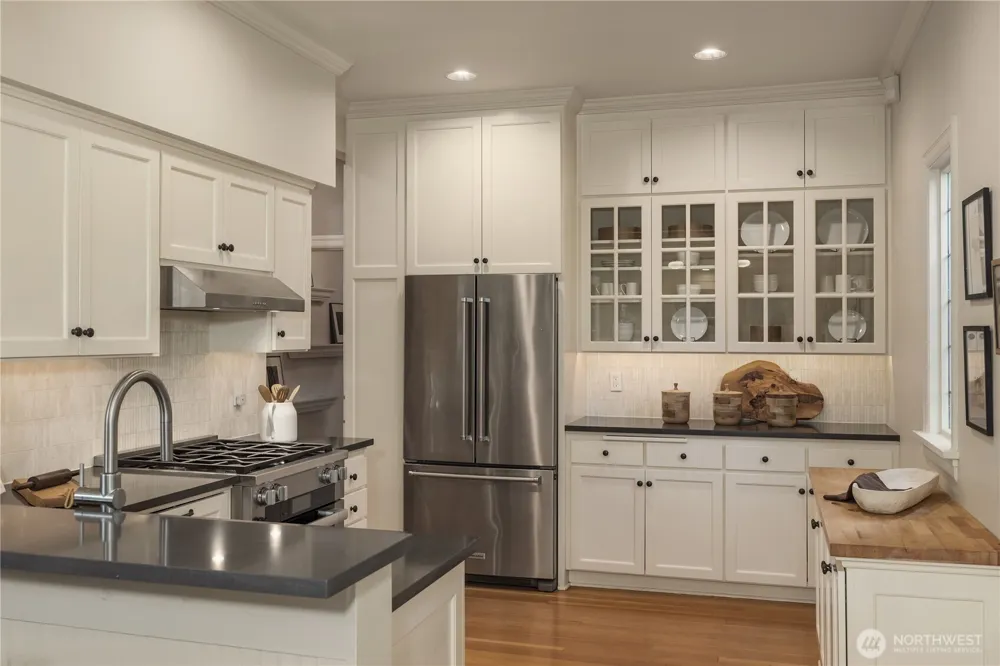 716 15th Avenue E Seattle, WA 98112