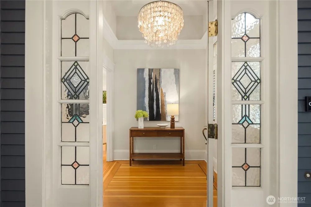 716 15th Avenue E Seattle, WA 98112