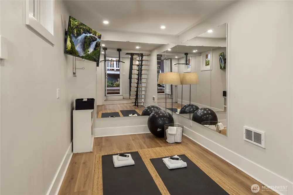 716 15th Avenue E Seattle, WA 98112