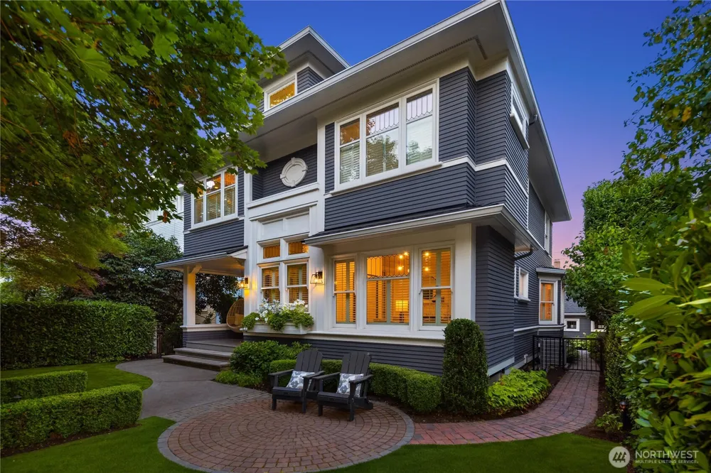 716 15th Avenue E Seattle, WA 98112