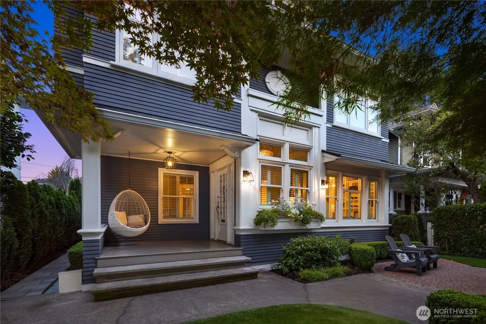 716 15th Avenue E Seattle, WA 98112