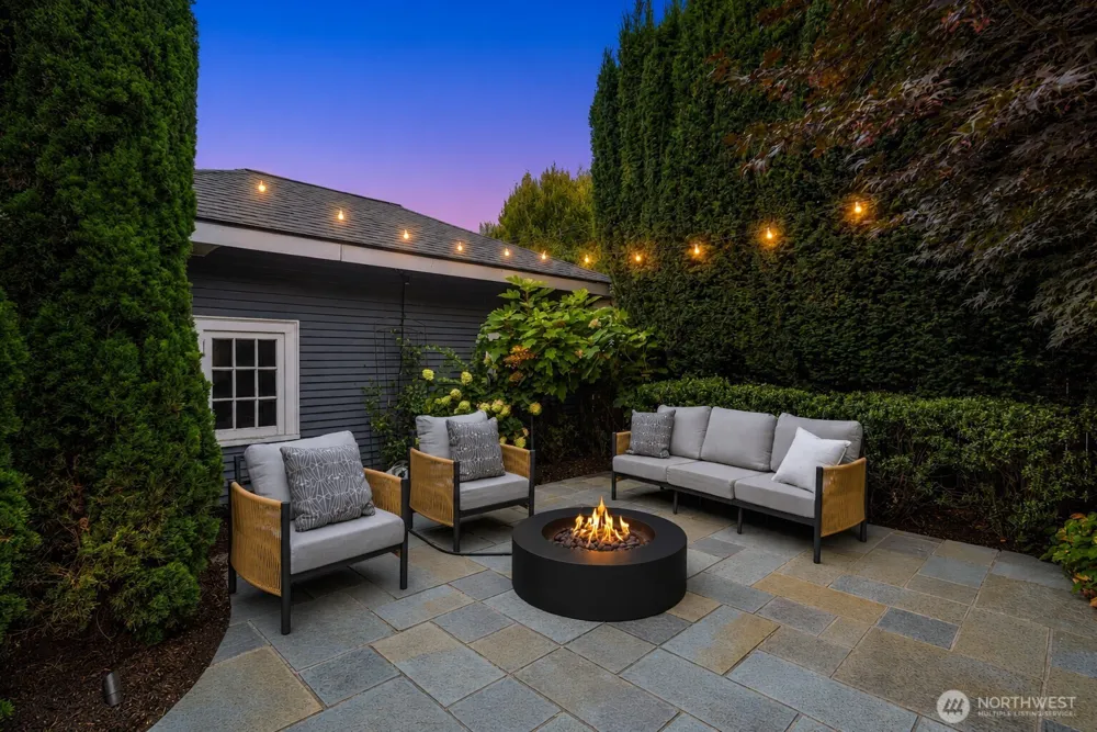 716 15th Avenue E Seattle, WA 98112