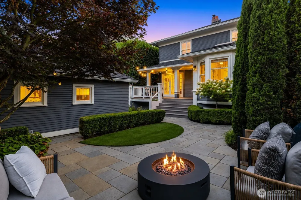 716 15th Avenue E Seattle, WA 98112