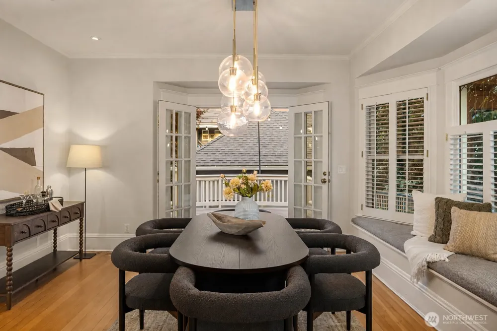 716 15th Avenue E Seattle, WA 98112