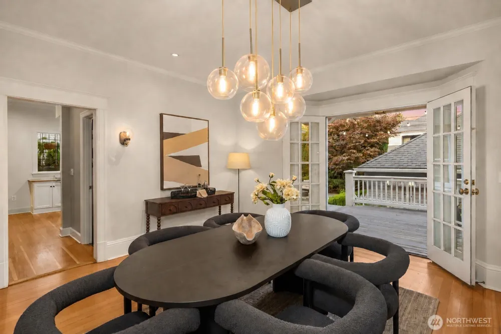 716 15th Avenue E Seattle, WA 98112