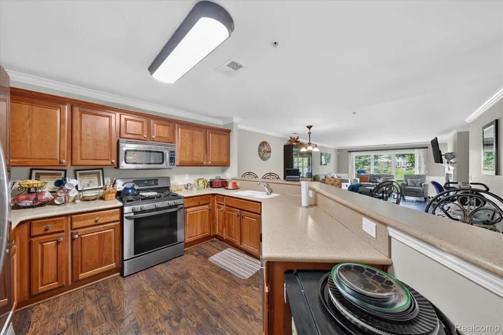 531 Brookfield Drive #81 Westland City, MI 48185