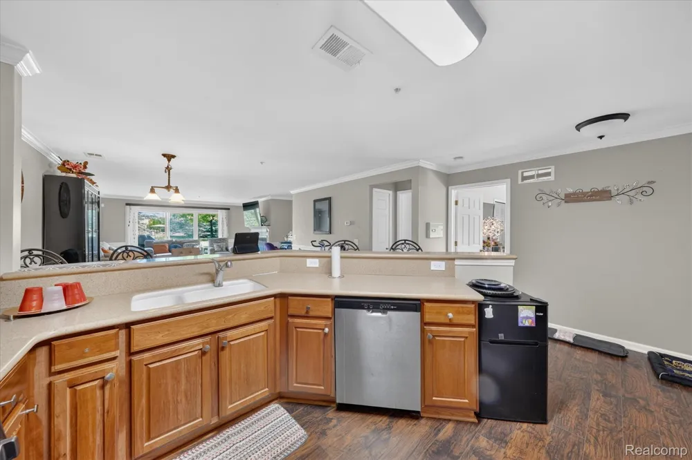 531 Brookfield Drive #81 Westland City, MI 48185