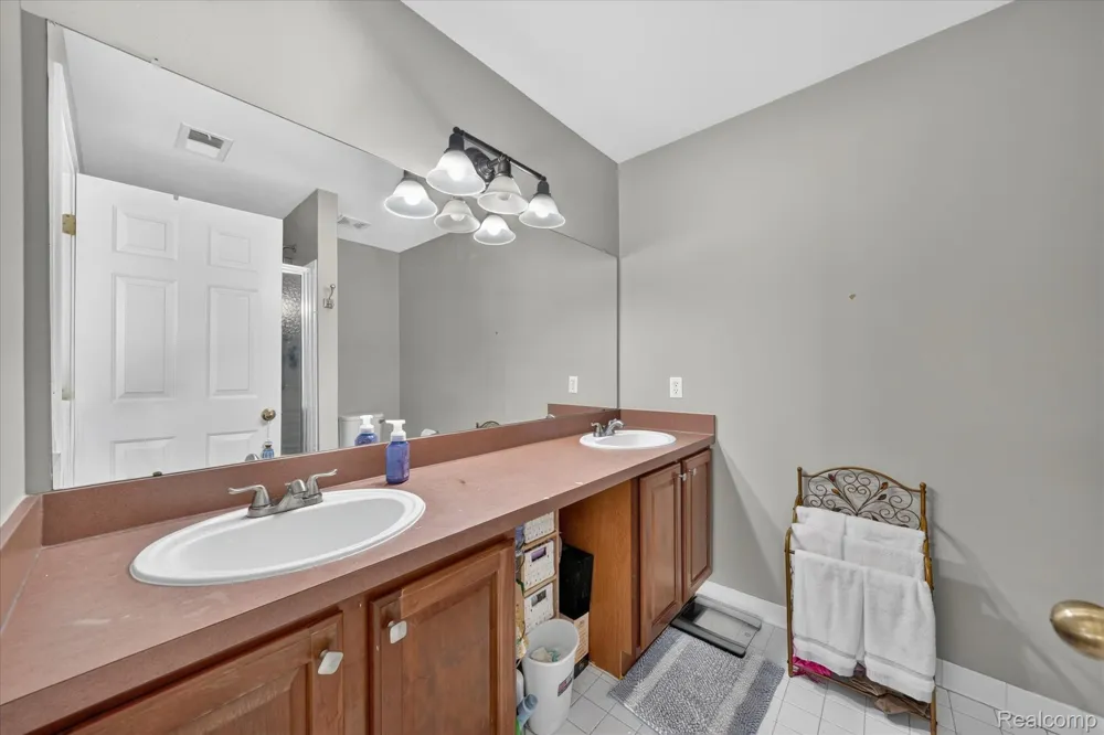 531 Brookfield Drive #81 Westland City, MI 48185
