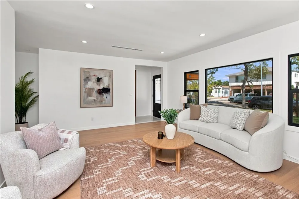556 Hawthorne Glendale, CA 91204