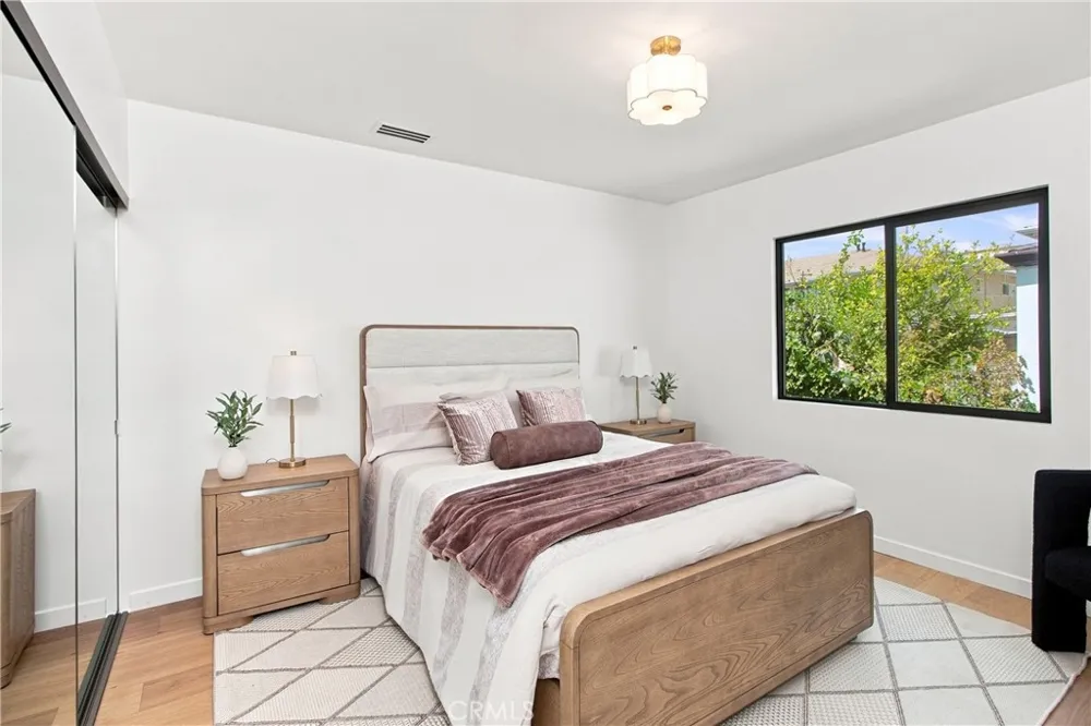 556 Hawthorne Glendale, CA 91204