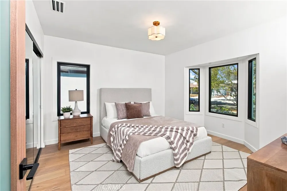 556 Hawthorne Glendale, CA 91204