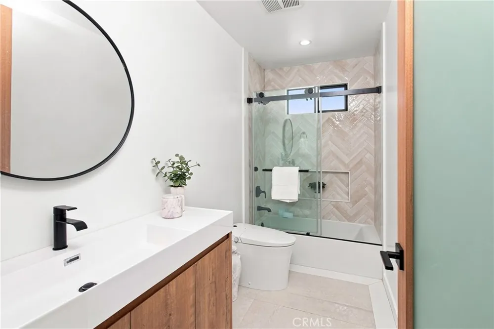 556 Hawthorne Glendale, CA 91204