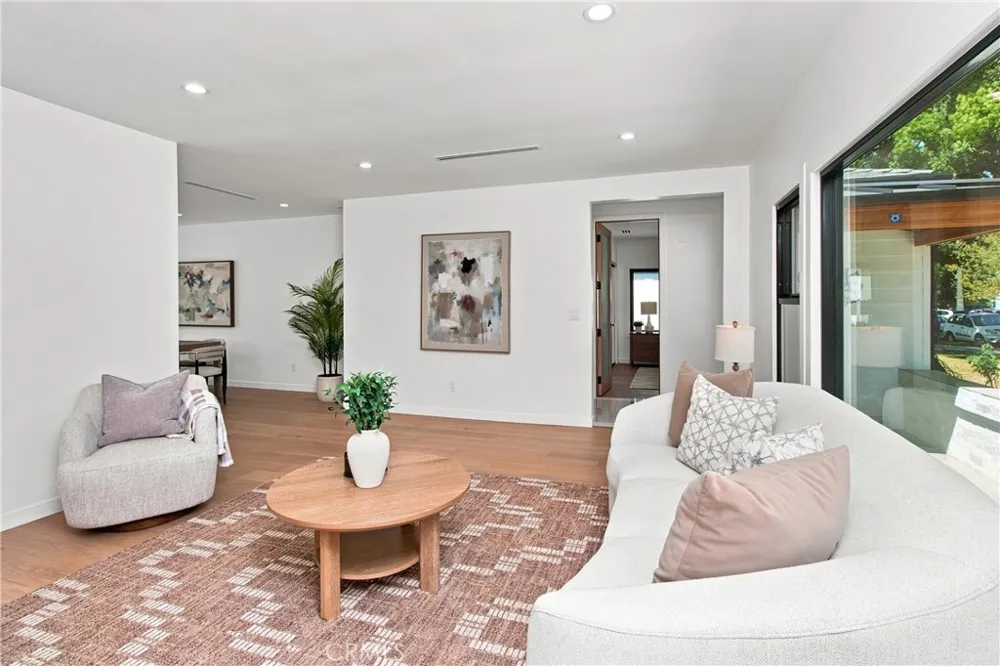 556 Hawthorne Glendale, CA 91204