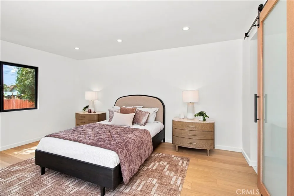 556 Hawthorne Glendale, CA 91204