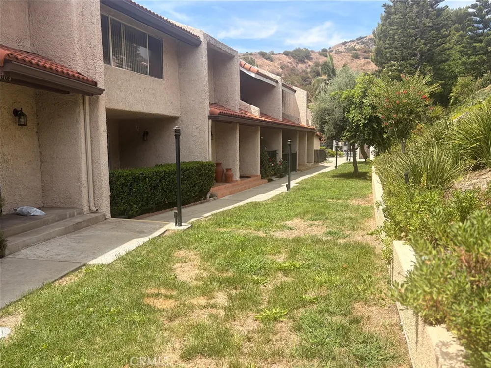 8008 Via Verona Burbank, CA 91504